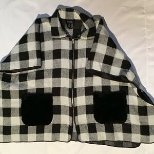 Marcus Adler New York  Black &‎ White Plaid Cape With Faux Fur Pockets  Full Zip